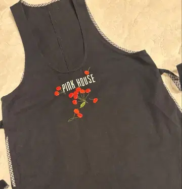 핑크하우스 체리 자수 오버롤 스커트 블랙