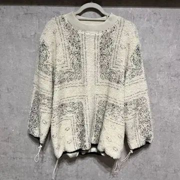 SUMI STYLE 아이보리 페이즐리 무늬 보아 상의 정가 17600엔