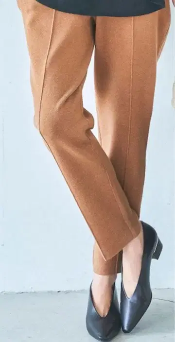 울 코튼 센터 프레스 니트 팬츠