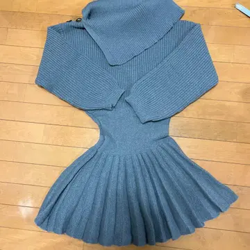 한 장만으로도 귀여운 그레이 리브 미니 원피스