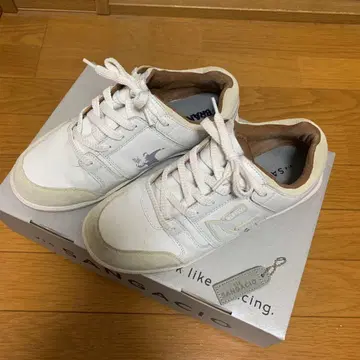 뉴 반시 스니커즈