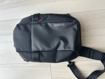 tomtoc 블랙 바디백