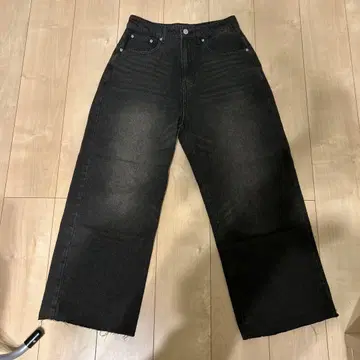 블랙 와이드 데님 팬츠 컷오프 밑단