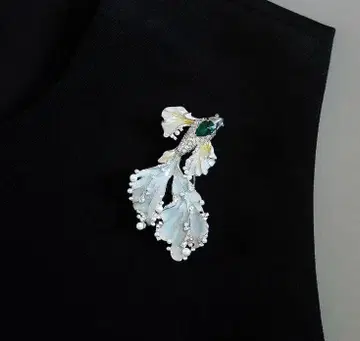 이탈리아제 금붕어꽃 모양 브로치 화이트 그린