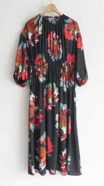 2023 Ballsey 플라워 셔링 원피스