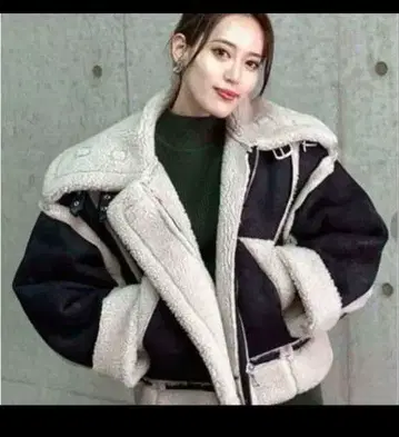 EMODA 숏 페이크 무스탕 블루종