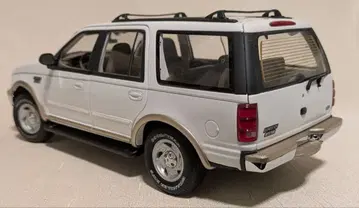 1/18 포드 익스페디션 (UT 모델제)