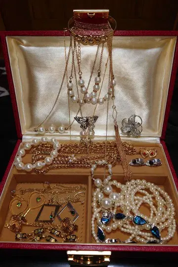 유품 정리 액세서리 묶음 판매 미니멀리스트