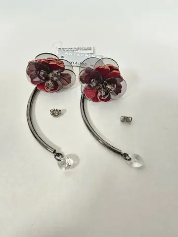 ANTEPRIMA 꽃 모티브 귀걸이 (양쪽 귀용)