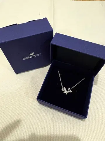 SWAROVSKI Lilia 나비 목걸이 실버 박스 포함