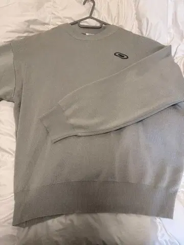 그레이 크루넥 트레이닝복 니트