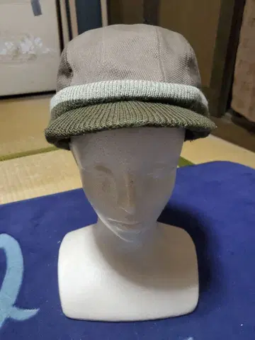 캉골 챙 달린 니트 모자