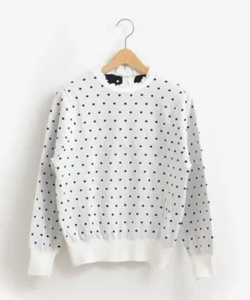도트 무늬 긴팔 니트 스웨터 화이트
