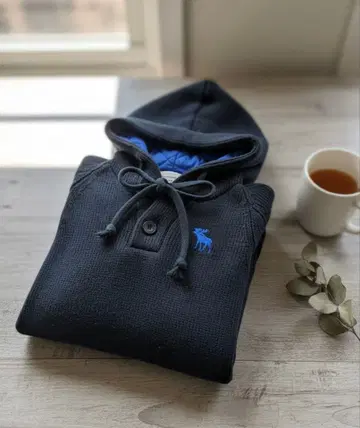 아바크롬비&피치 니트 후드티 M 네이비 무스 자수