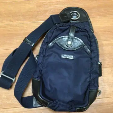 다니엘&밥 투모로우랜드 별주 바디백 숄더백