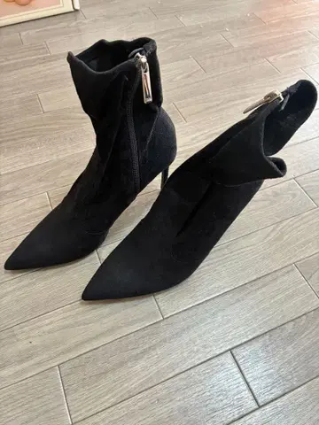 ZARA 스웨이드 숏부츠