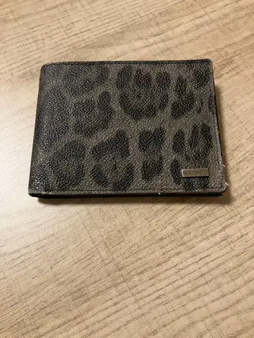 돌체앤가바나 이단 접이식 지갑 표범 무늬