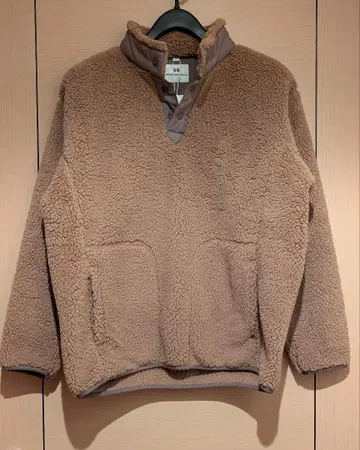 유니클로 화이트 마운티니어링 플리스 오버사이즈 풀오버