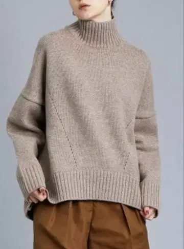 [새상품급] CINOH 오버 사이즈 하이넥 니트 베이지