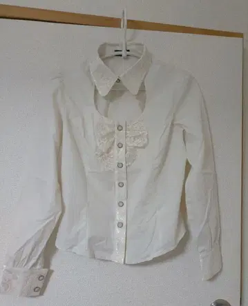 아비에타주 블라우스