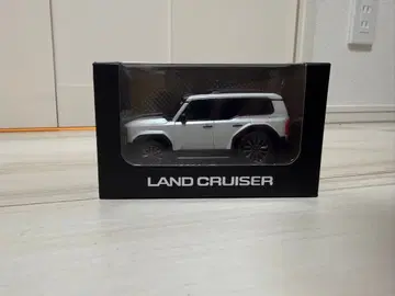 도요타 랜드크루저 피규어 화이트