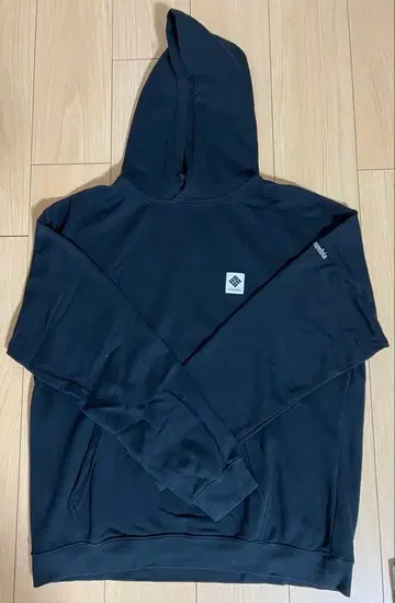 컬럼비아 루즈 실루엣 원 포인트 후드티