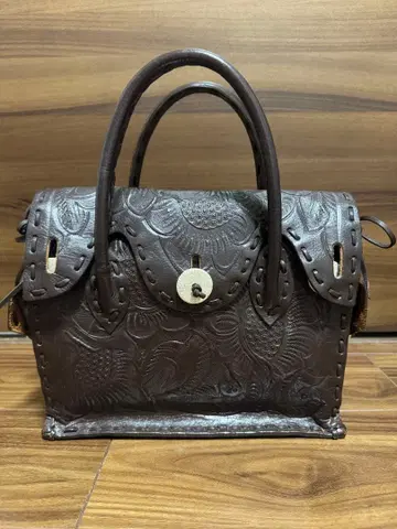 그레이스 콘티넨탈 카빙 백