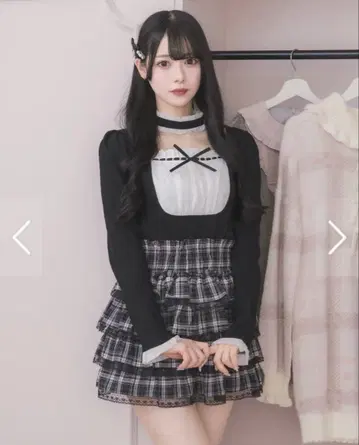 pium 라운드 프릴 초커 티셔츠 블랙