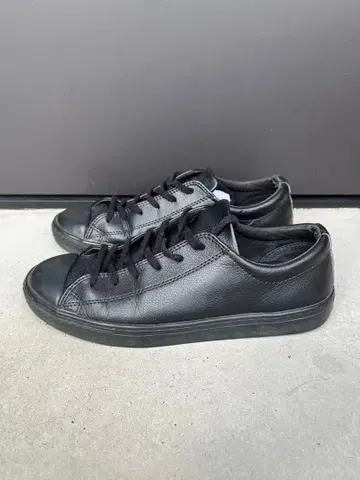 컨버스 Converse 블랙 가죽 로우컷 스니커즈 24.5cm