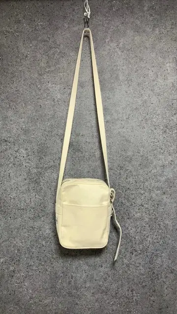 이치자와 신자부로 캔버스 숄더백 아이보리