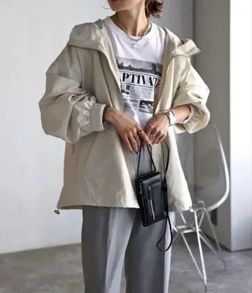 [ 미사용 새상품 ] 봉쥬르 사간 미들 마운틴 후드티 아이보리