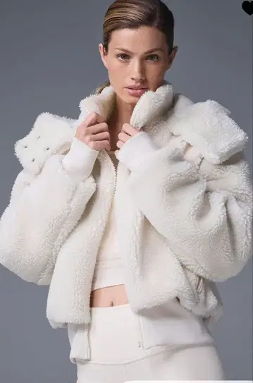 [ 새상품 택 포함 ] alo foxy sherpa jacket xs