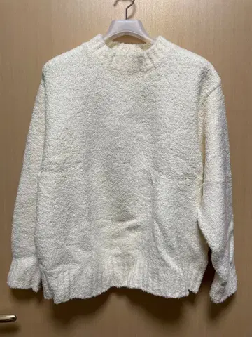 ZARA 아이보리 보아 니트 M