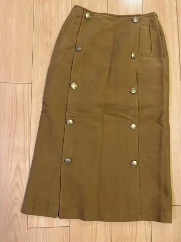 브라운 버튼 스커트 무릎 기장