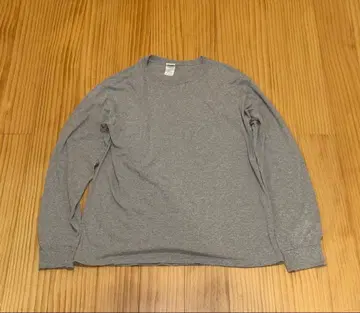 그레이 긴팔 티셔츠