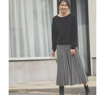 니트탑과 스커트 셋업 새상품급