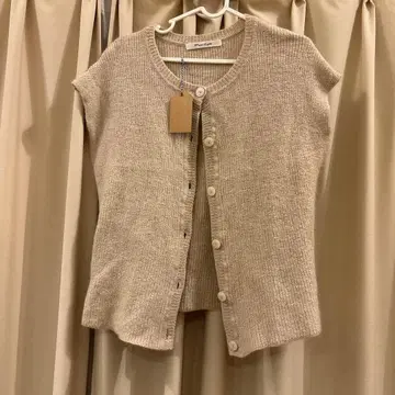 베이지 슬리브리스 니트 베스트 모헤어