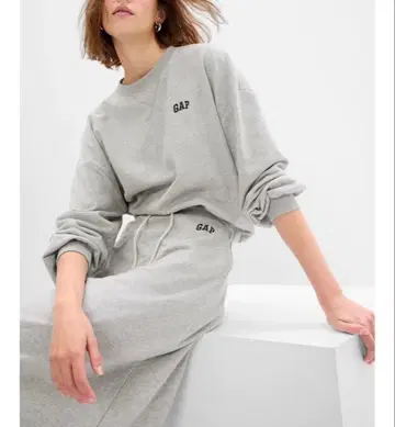 GAP 로고 맨투맨 트레이닝복