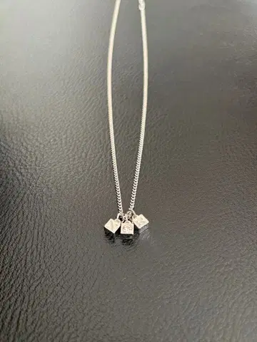 니나리치 목걸이