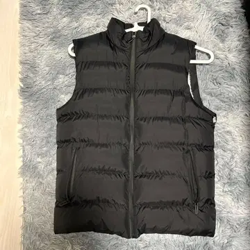 블랙 다운 베스트 슬리브리스