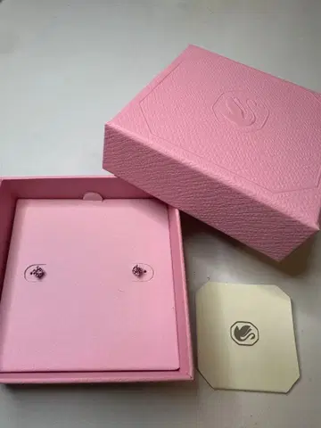 [ 미사용 새상품 ] 스와로브스키 귀걸이 박스 포함