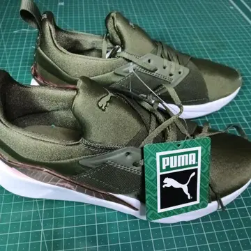 PUMA 올리브 스니커즈