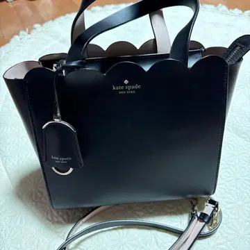 케이트 스페이드 스캘럽 엣지 토트백