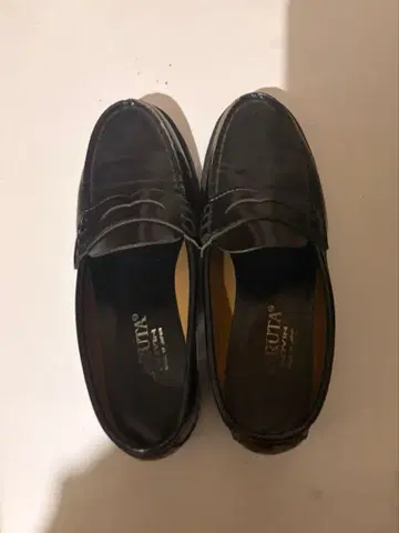 블랙 가죽 로퍼