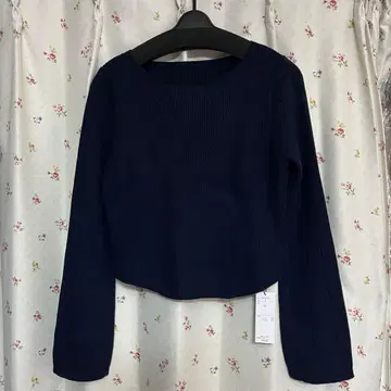 코코딜 플레어 슬리브 보트넥 니트