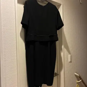 블랙 원피스 반팔 뒷면 지퍼