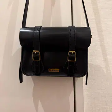 닥터마틴 사첼백 7인치