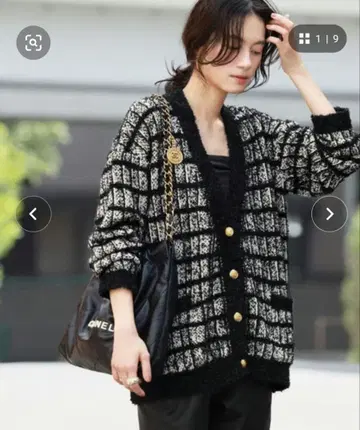 V넥 오버 사이즈 보더 니트 가디건 새상품급