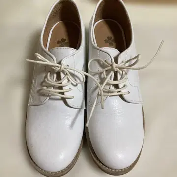 휴먼 우먼 화이트 가죽 로퍼