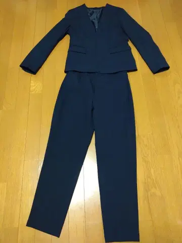 GU 네이비 노카라 수트